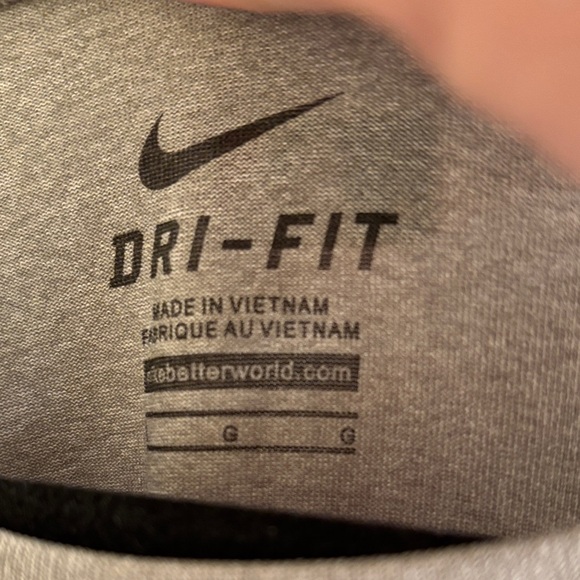 Nike Gray T-Shirt with Red 'Reds' Logo Size Large - Picture 4 of 6